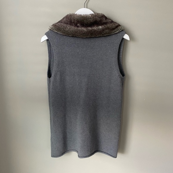 J. Jill XS sweater vest with faux fur collar. - Picture 5 of 5